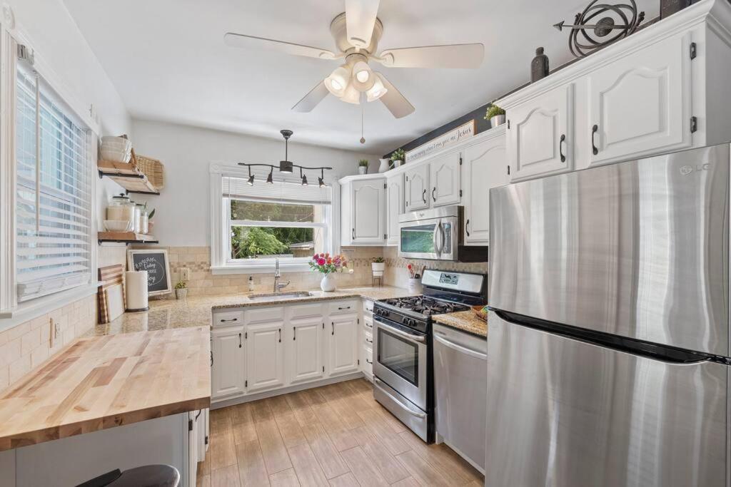 Rare City Home W/ Backyard Fire-Pit & Hottub Lancaster Exteriér fotografie